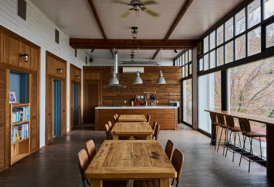 Center Floor & Island Kitchen