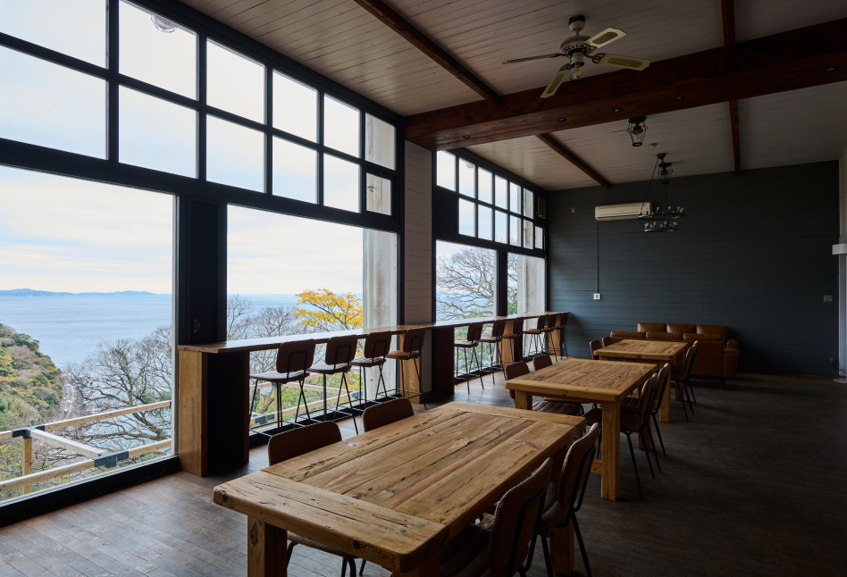 Center Floor & Island Kitchen